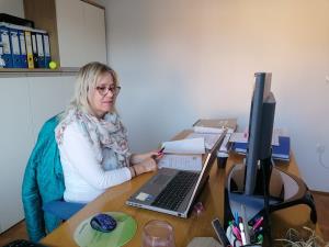 OM - 1izredna seja - videoseja 02042020, direktorica OU Tanja Sinkovec, foto Lidija Uhan, Obcina Mirna (3)